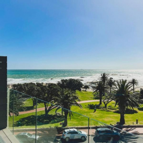 Gorgeous 5 star apartment in Camps Bay